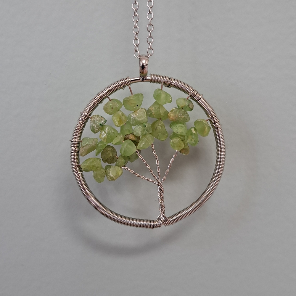 Vintage Tree of Life necklace with silver wire and green stones 🌳